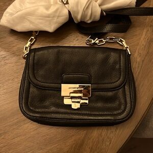 Michael Kors purse cross body in good condition